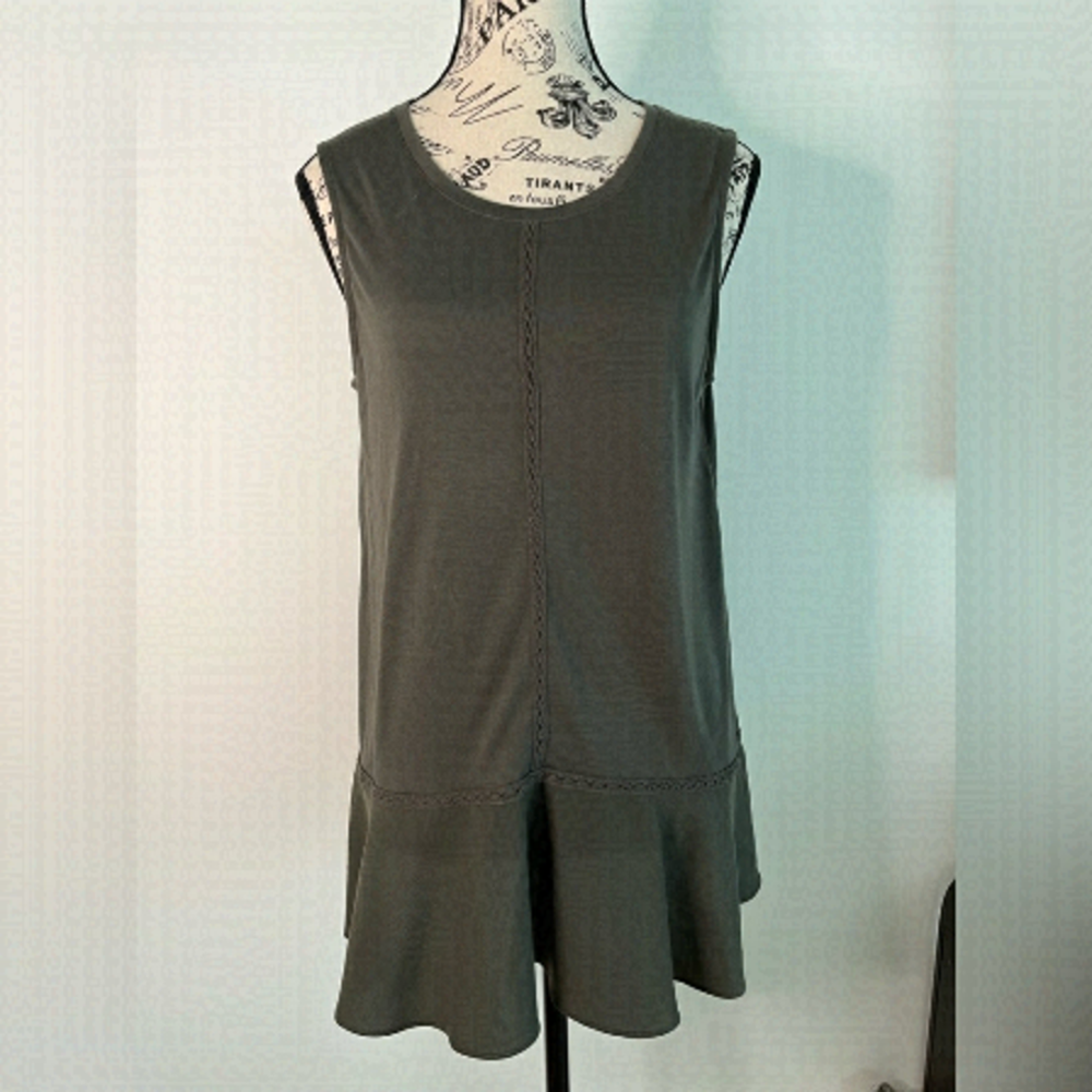 Joe Fresh tank top with peplum ruffle. Size M. Poly/rayon blend (0158)